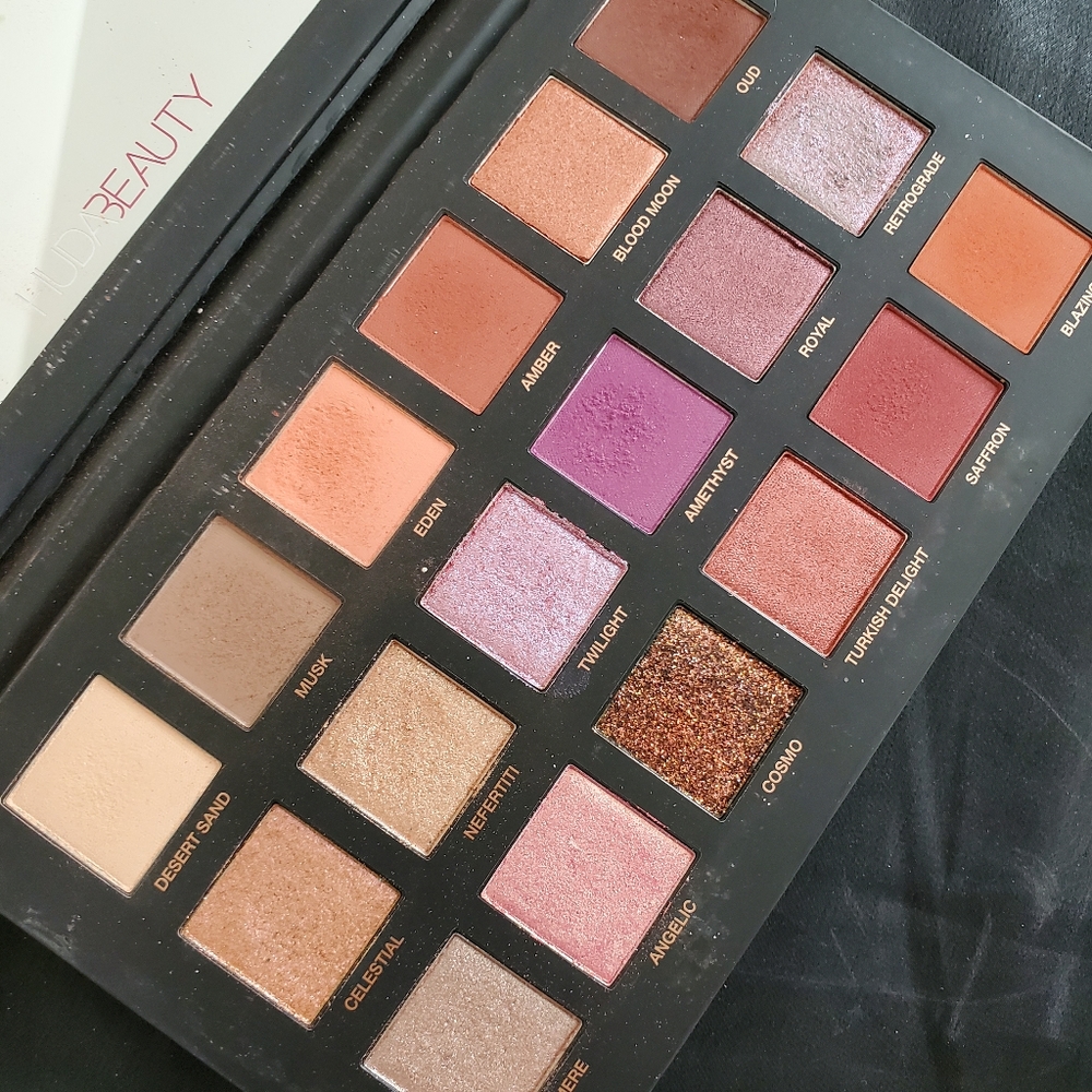 Huda Beauty Desert Dusk